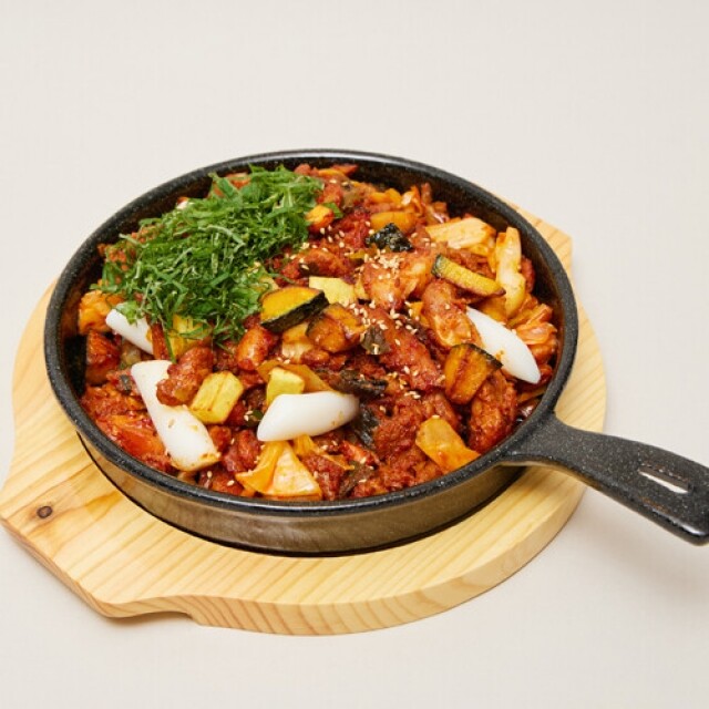 강원더몰,[금빛장터 춘천] 춘천 계절 양념닭갈비 2인세트 밀키트