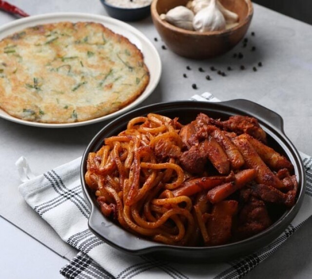 춘천 계절 닭갈비 2인세트 & 냉동감자전