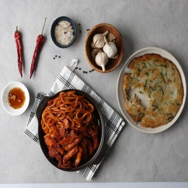 춘천몰,춘천 계절 닭갈비 2인세트 & 냉동감자전