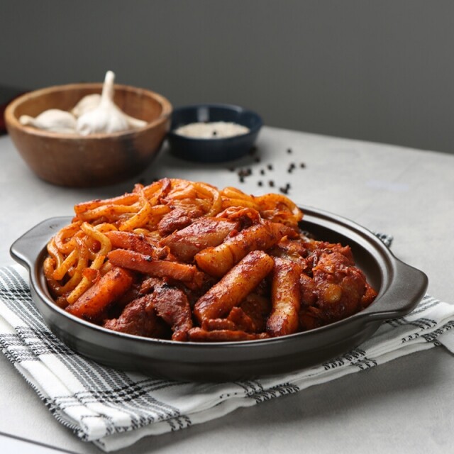 강원더몰,[6월 특가세일]춘천 계절 양념 닭갈비 6인분 선물용 밀키트
