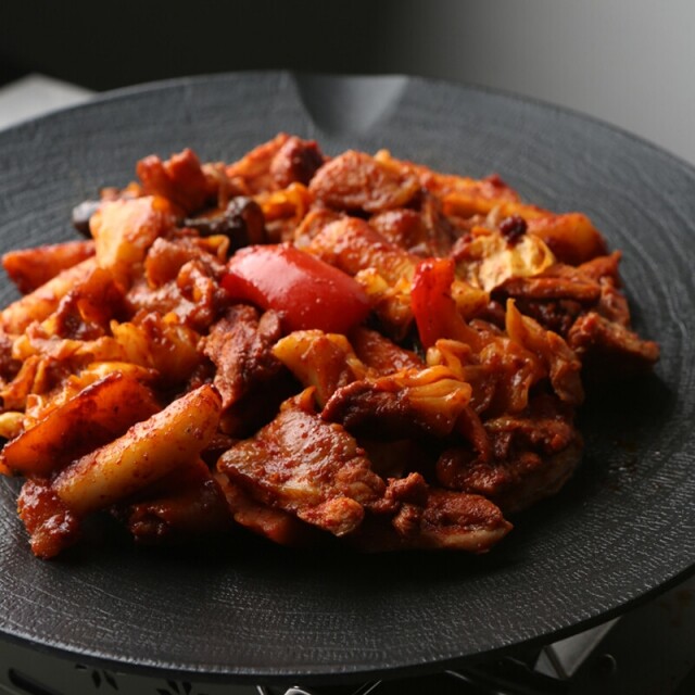 강원더몰,[6월 특가세일]춘천 계절 양념 닭갈비 6인분 선물용 밀키트