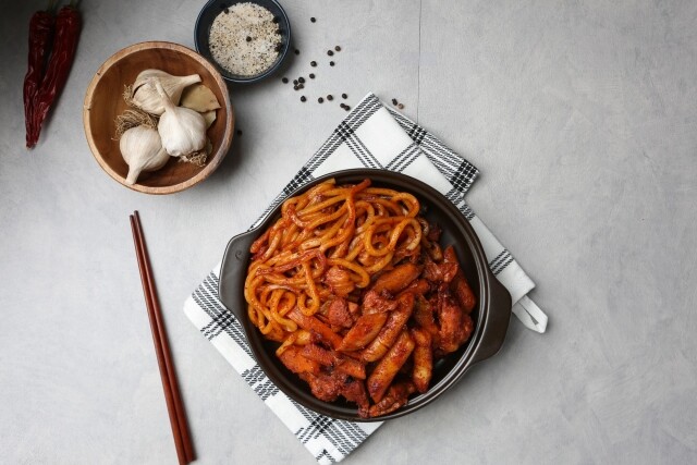 강원더몰,[6월 특가세일]춘천 계절 양념 닭갈비 6인분 선물용 밀키트