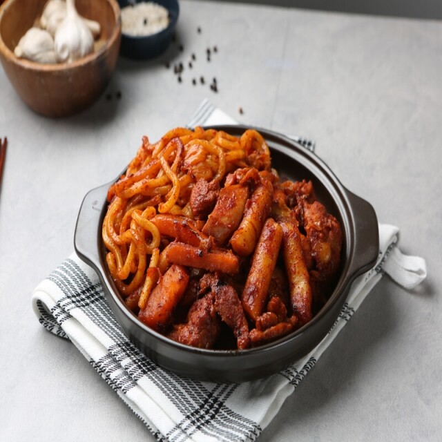 강원더몰,[6월 특가세일]춘천 계절 양념 닭갈비 6인분 선물용 밀키트